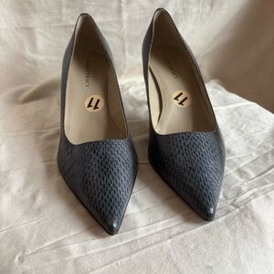 Ellen Tracy Gray Snakeskin Pointed Toe Pumps